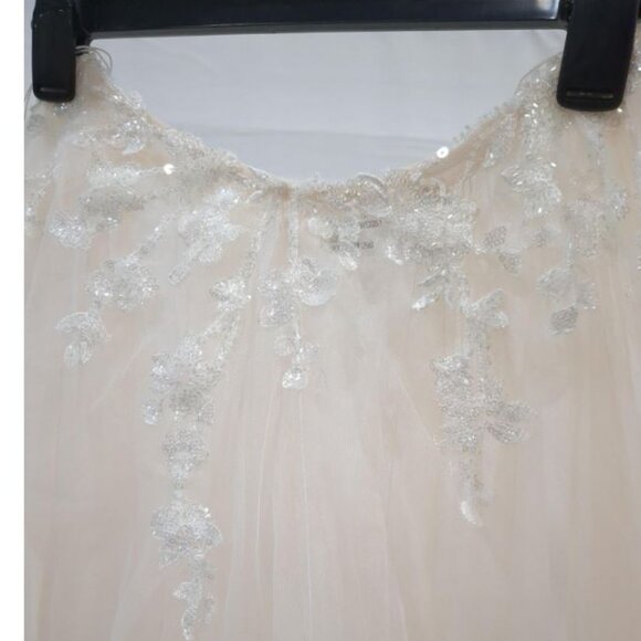 NWT Galina Signature Illusion Plunge Lace Appliqued Wedding Dress - Picture 4 of 5